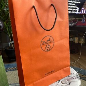 Hermes gift bag 🎁
